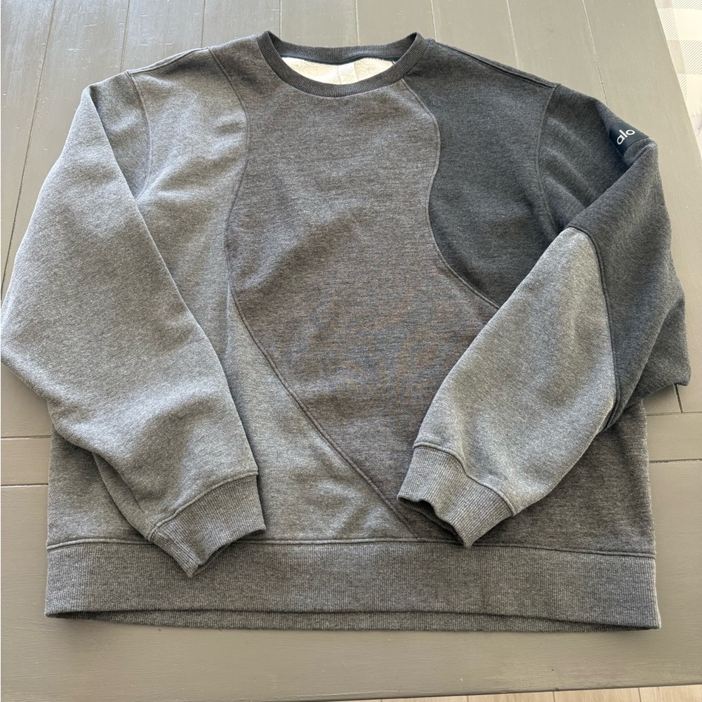 ALO Yoga Two-Tone Gray Sweatshirt